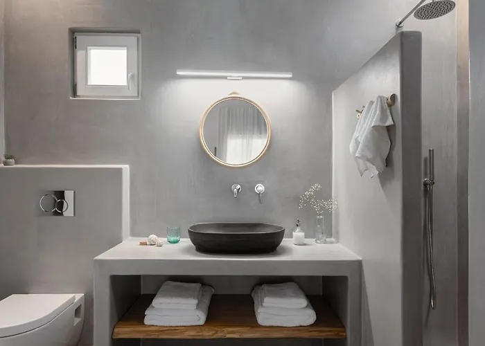 Willa Summersalt Paros *