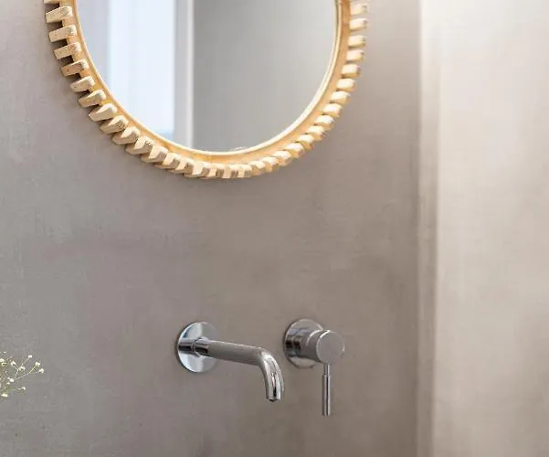 Willa Summersalt Paros