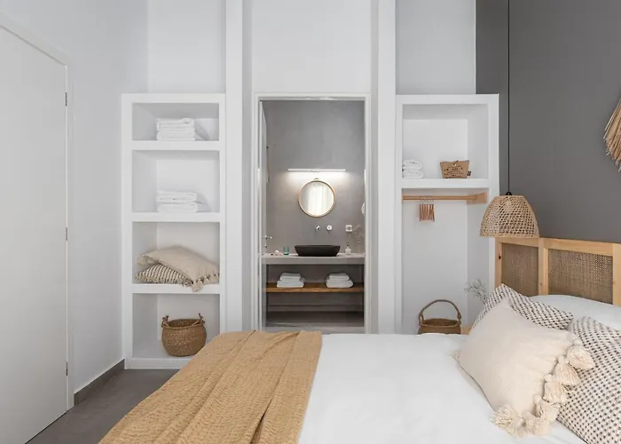 Willa Summersalt Paros *